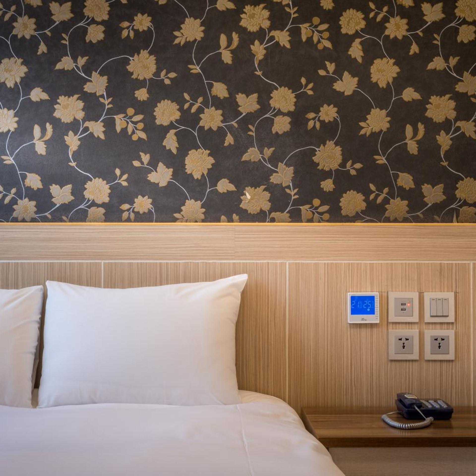 Yadi Hotel 32/53