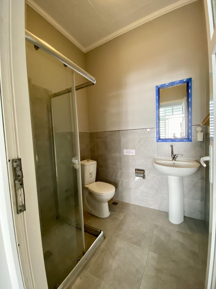 Windrose Hostel 44/47