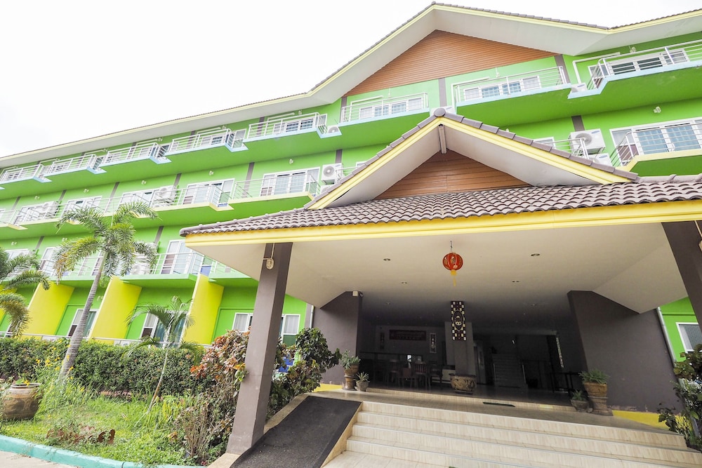 Saensukkho Hotel & Resort 2/65
