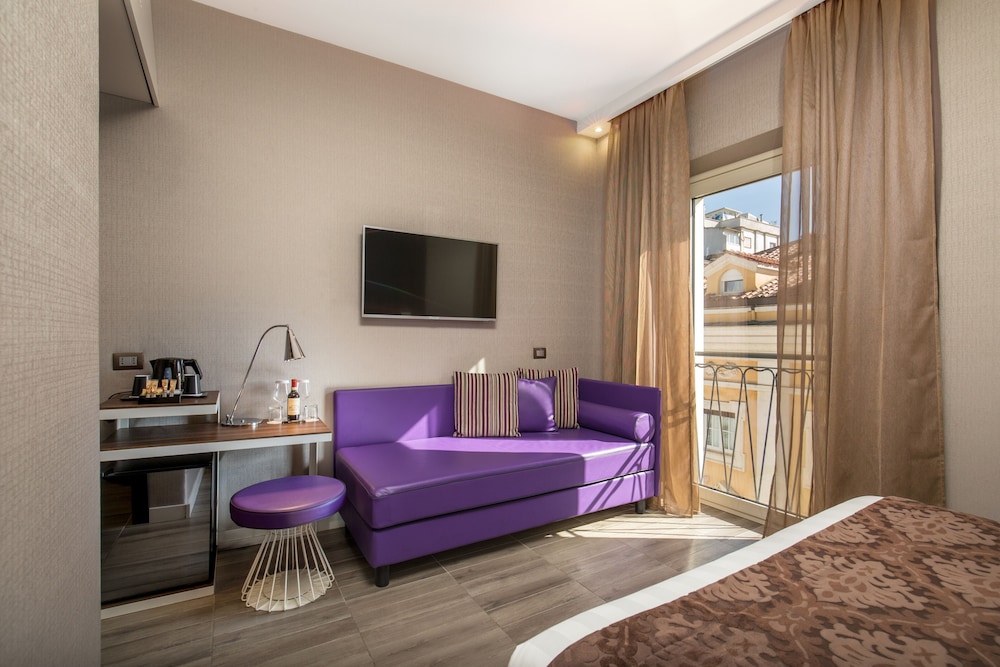 The Republic Hotel 24/59