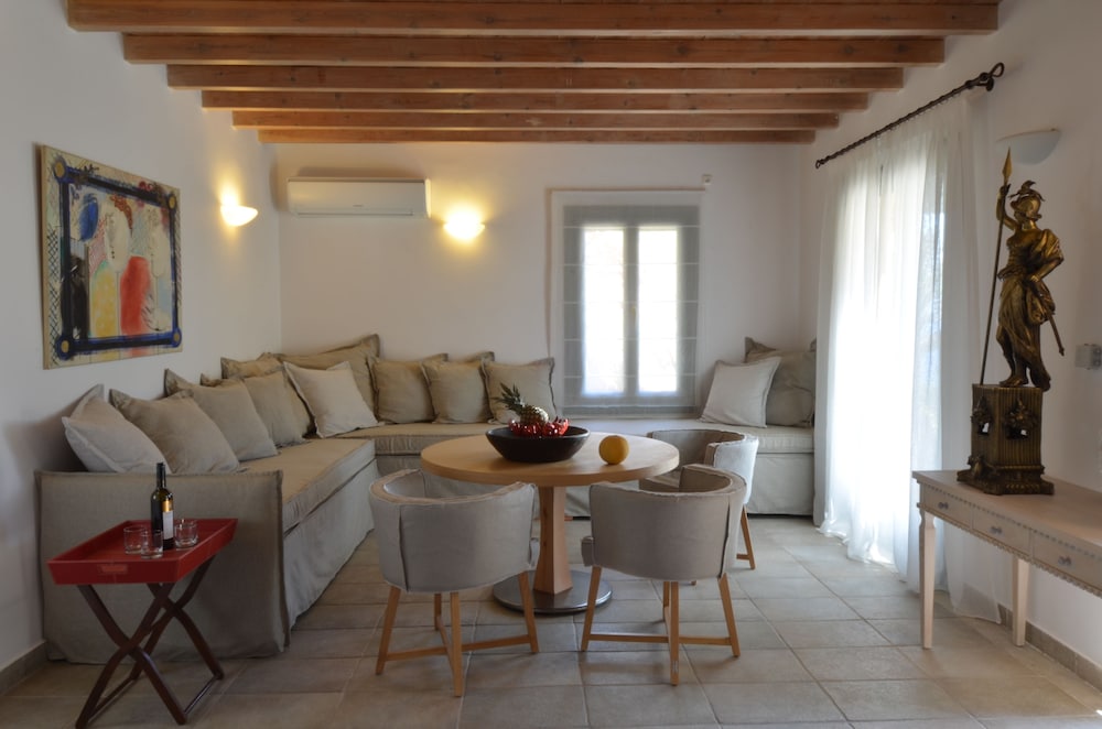 AEGEA BLUE CYCLADITIC RESORT(FOMERLY AEGEA BLUE VILLAS AND SUITES) 36/72