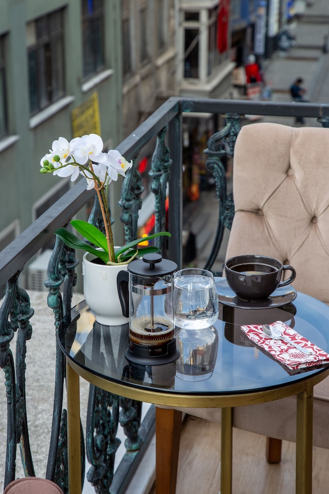 Vita Suites Karakoy 47/66