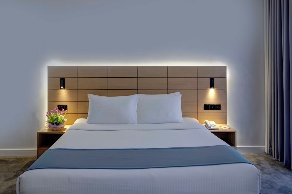 EXECUTIVE, DOUBLE OR TWIN BED