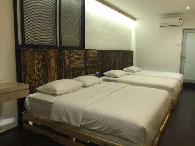 The Oikos Hotel 4/11