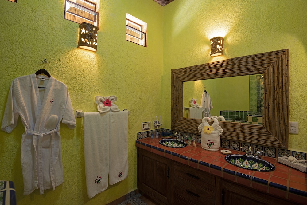 El Corazon Resort 46/48