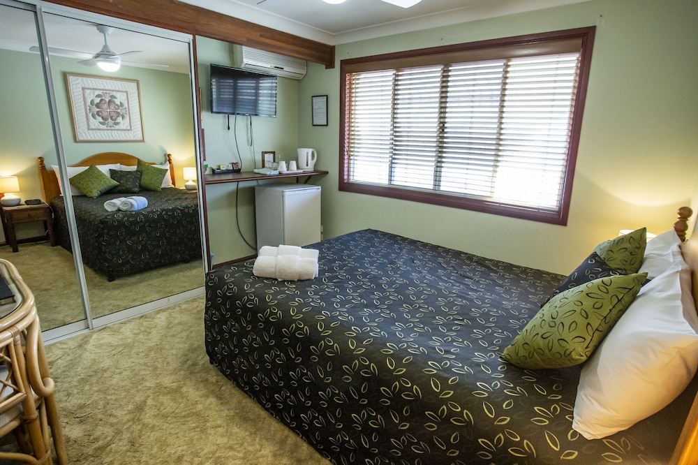 Ainslie Manor Bed and Breakfast 29/66