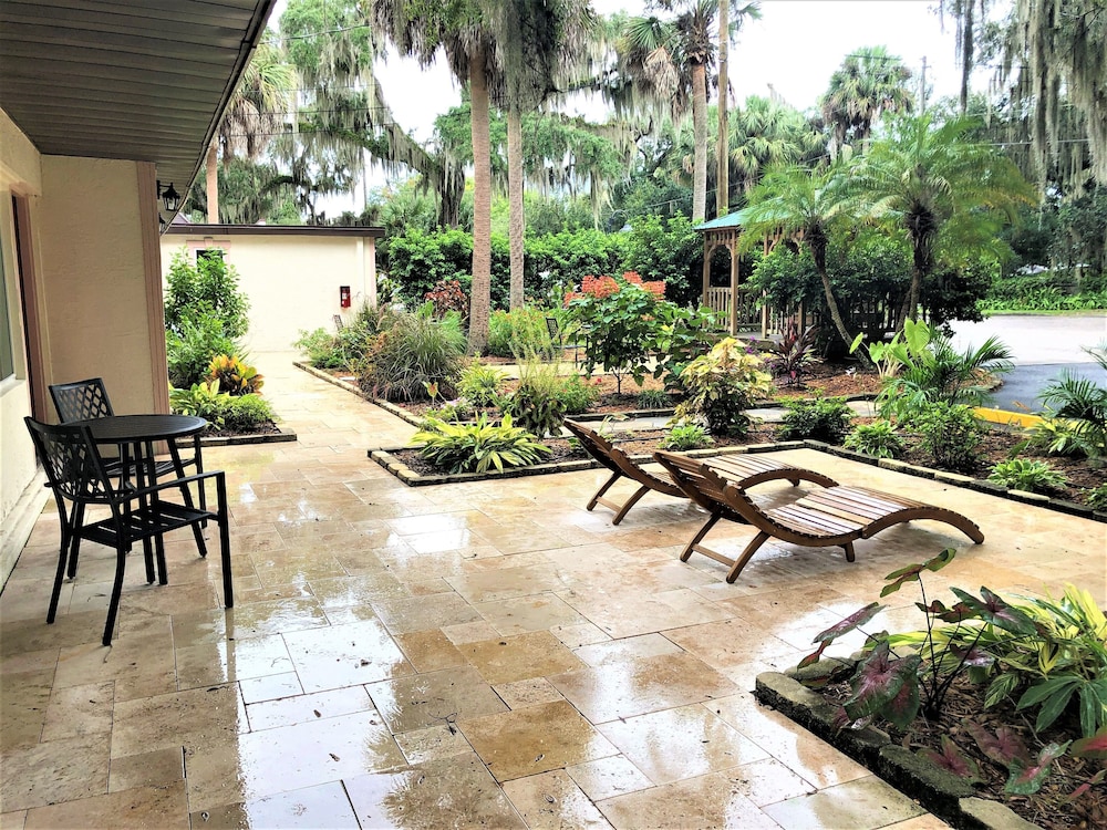 Retreat at Crystal Manatee 59/65