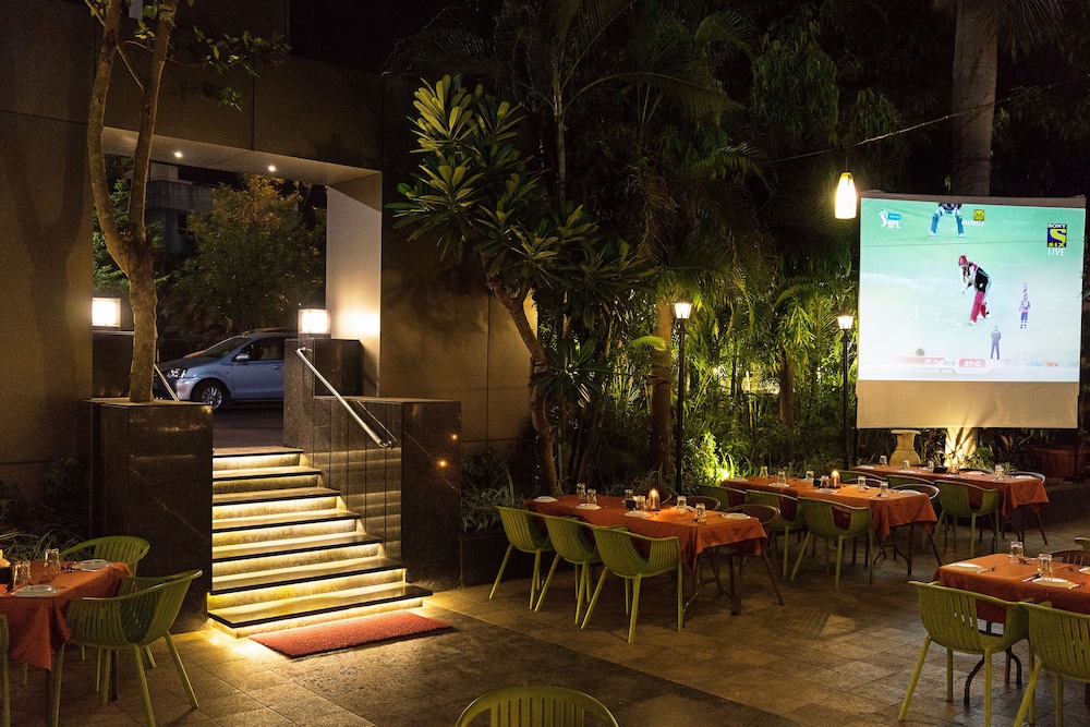 Treebo Grand Emerald Pune 3/50