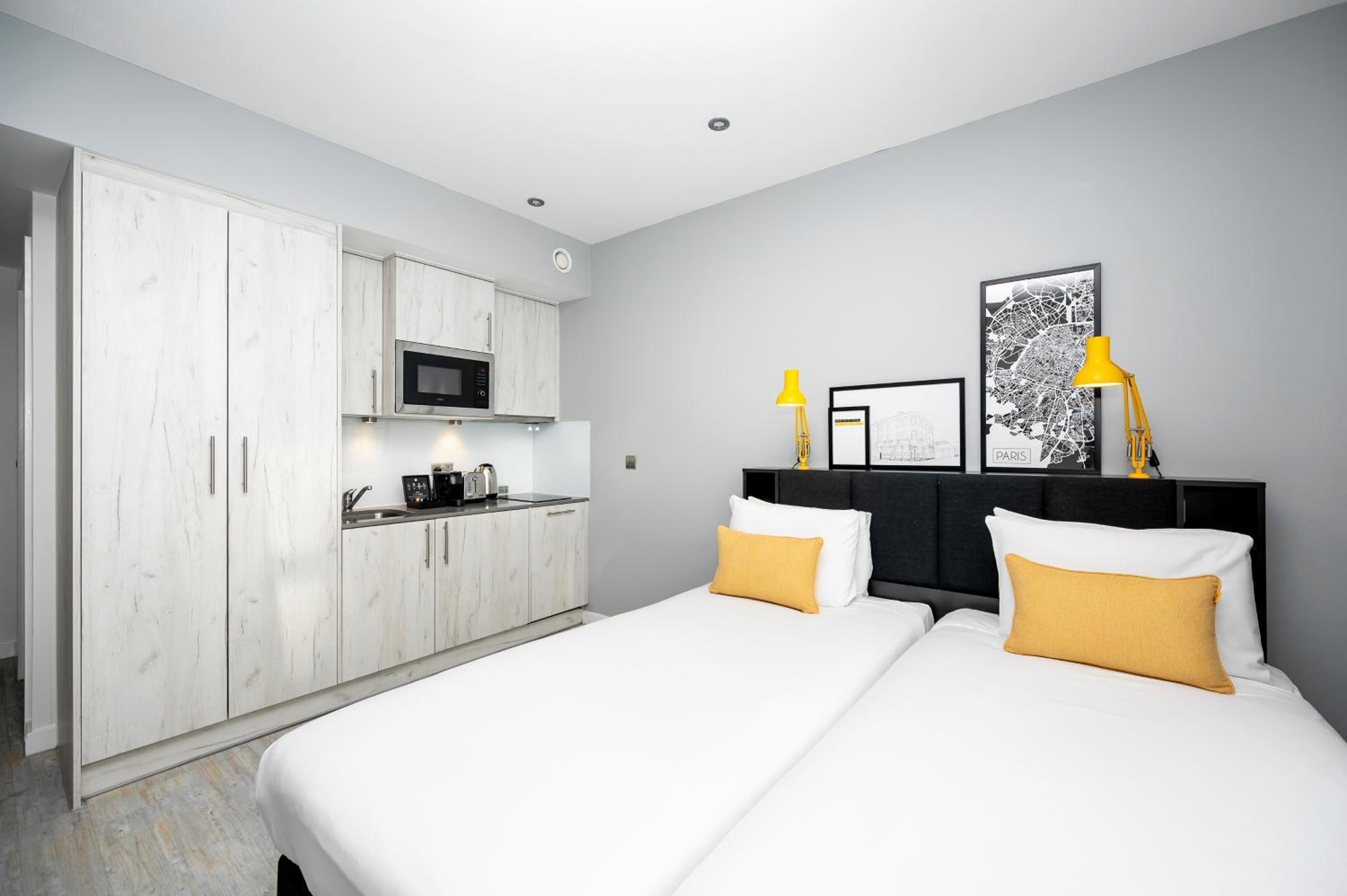 Studio, Twin Beds