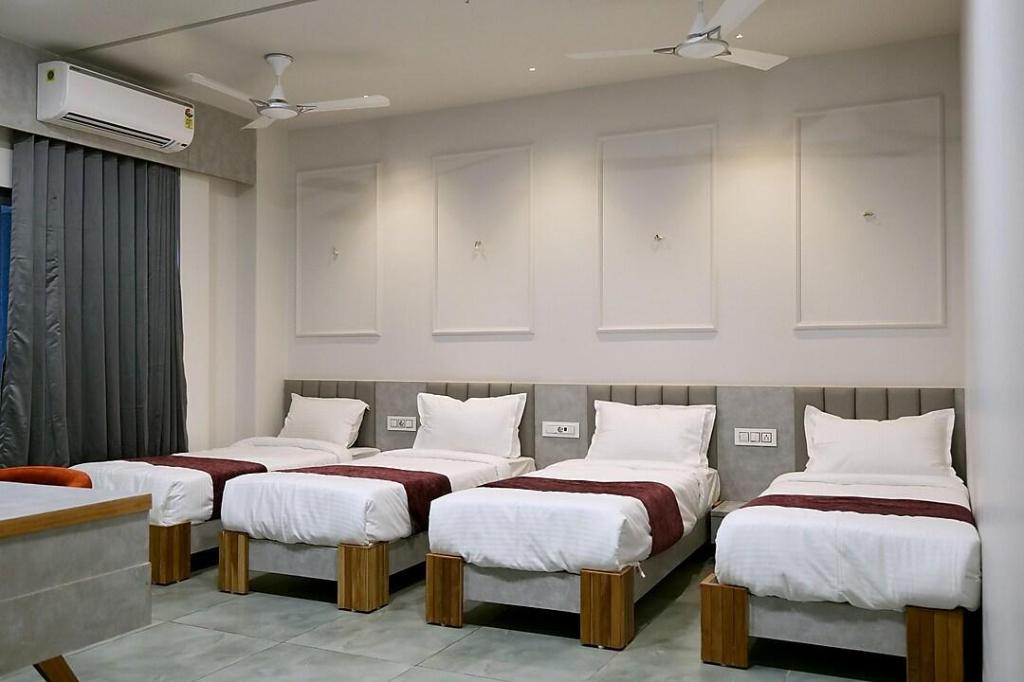 Hotel Sweet Time Restaurant Banquet and Rooms 22/27