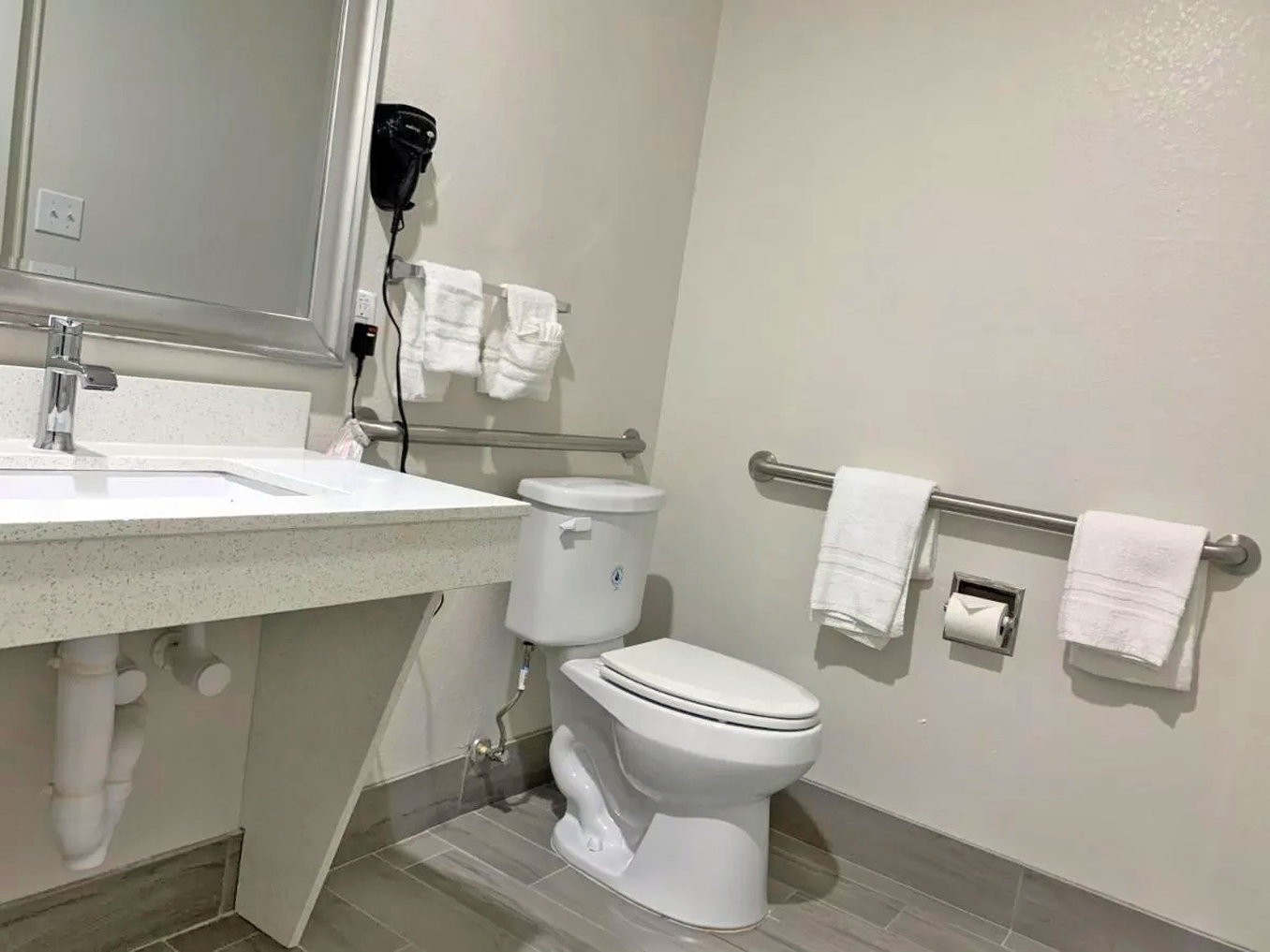 Scottish Inn and Suites IAH Airport 44/46
