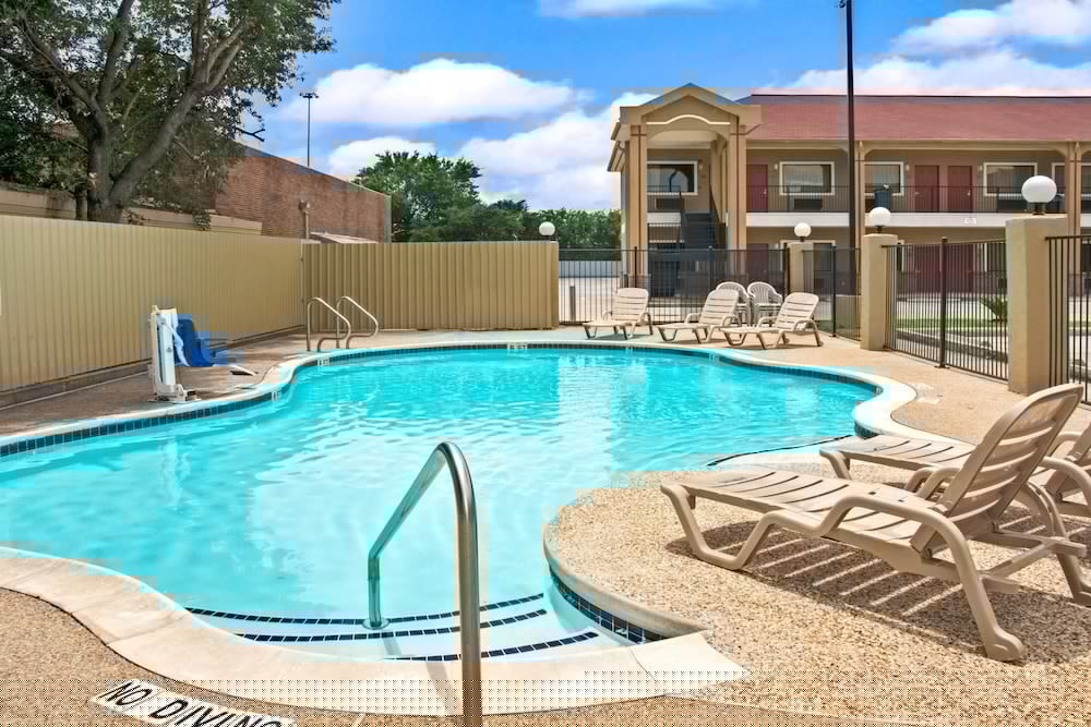 Super 8 by Wyndham Houston/Brookhollow NW 5/34