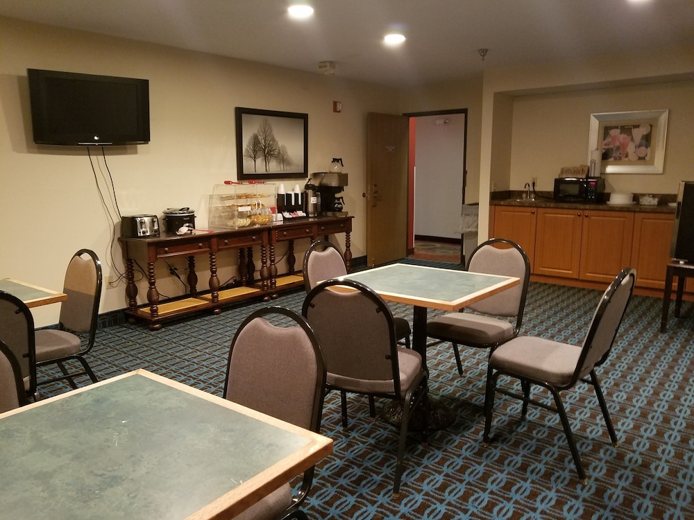 Country Hearth Inn & Suites Kenton 36/47