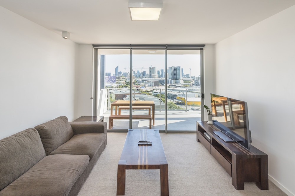 EASTWOOD APARTMENTS 31/46