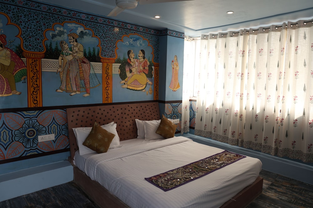Heritage, King Bed, Fort View