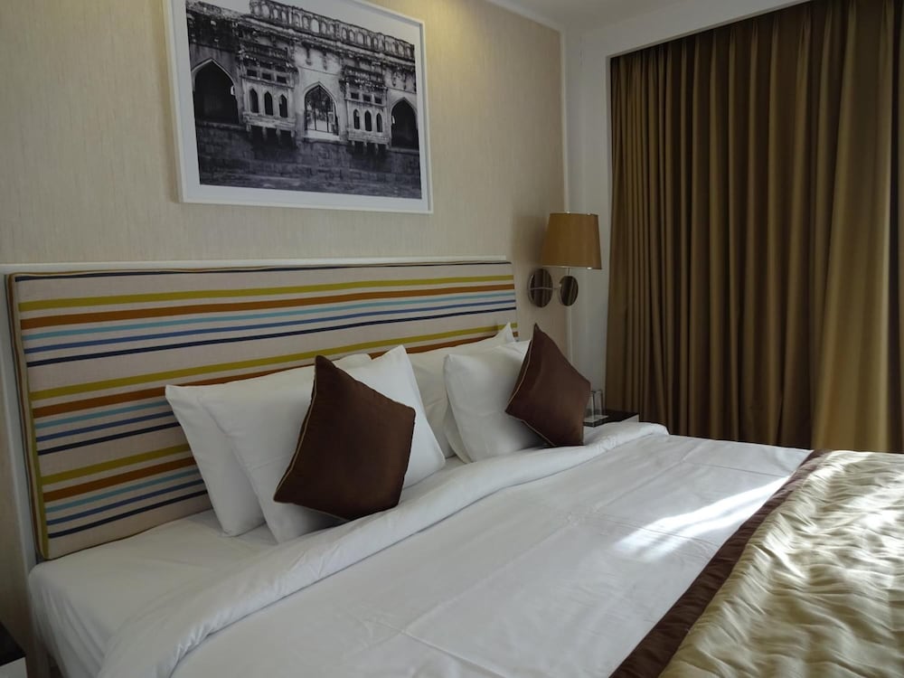 Amanora the Fern Hotels And Club 25/71
