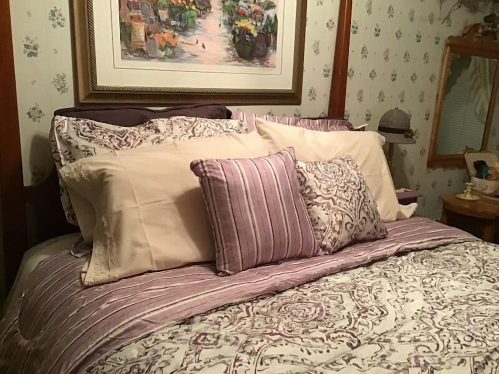 Brookview Manor Inn of the Poconos 24/51