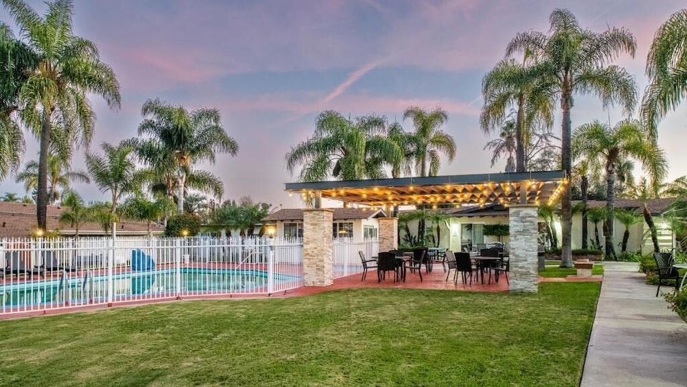 Fallbrook Country Inn 60/65