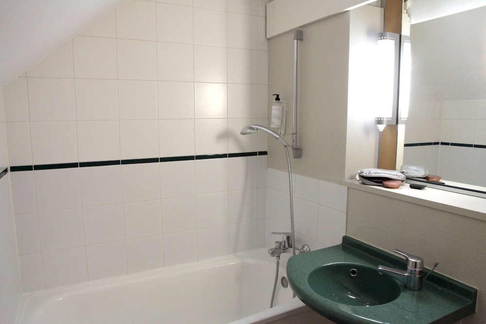 Ibis Brest Kergaradec 10/63