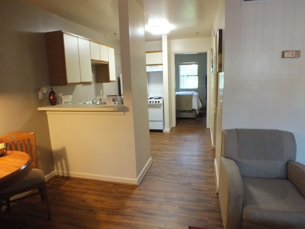 Affordable Corporate Suites 8/73