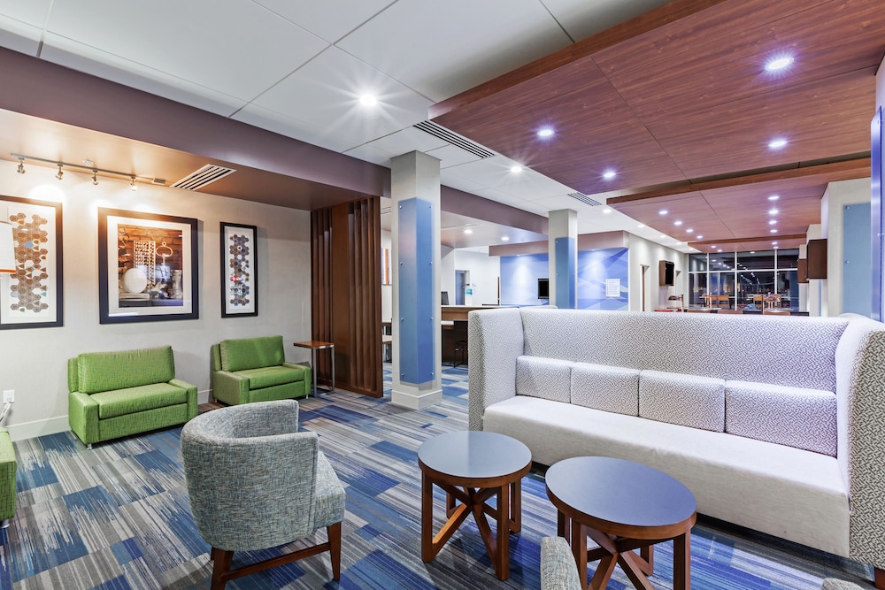 Holiday Inn Express Suites Tulsa West Sand Springs 14/52