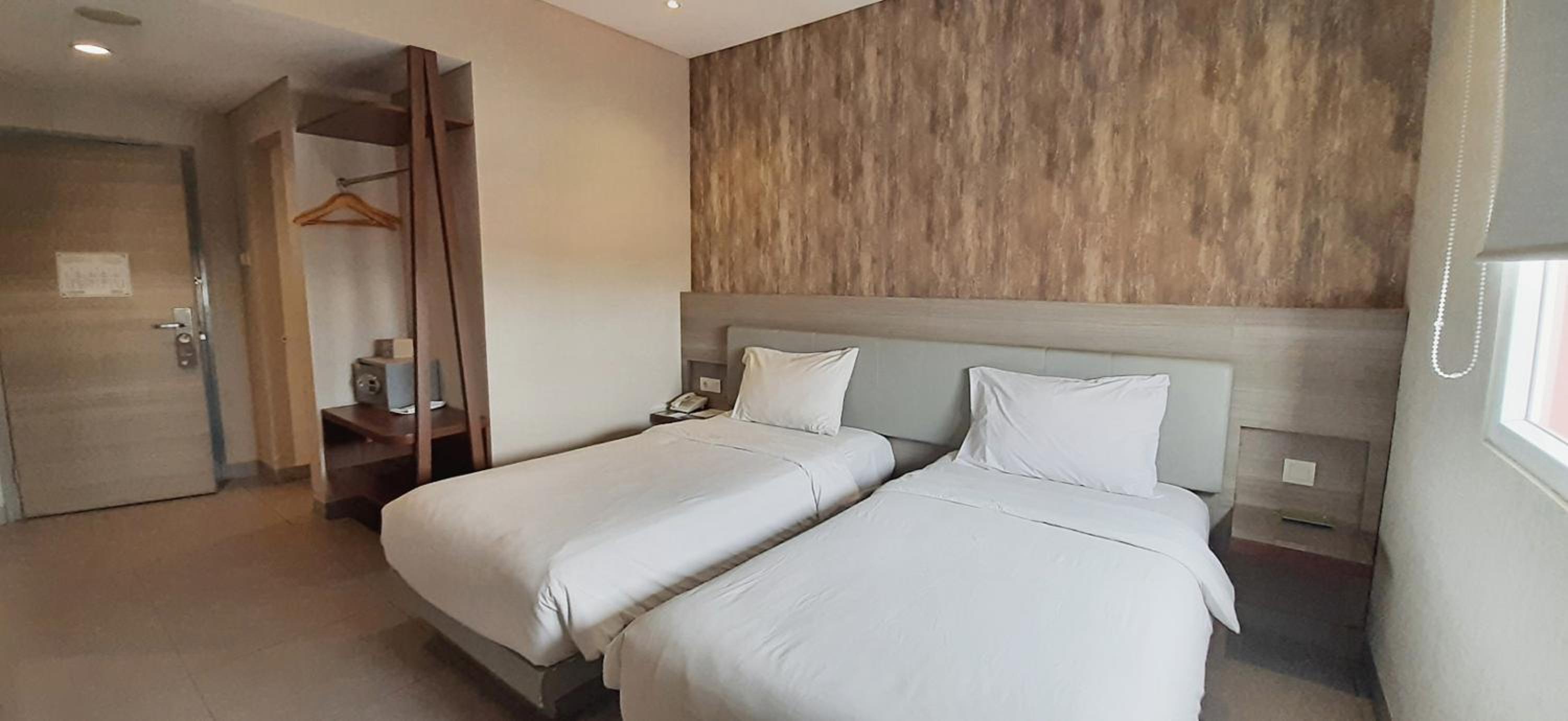 Lynn Hotel Serang 21/43
