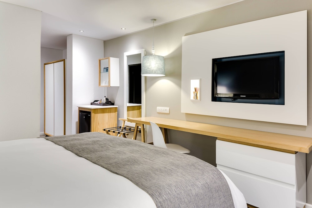 Protea Hotel by Marriott Cape Town Sea Point 9/38