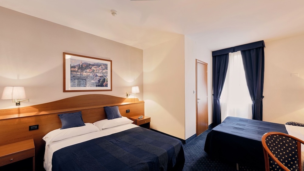 ROOM, QUADRUPLE