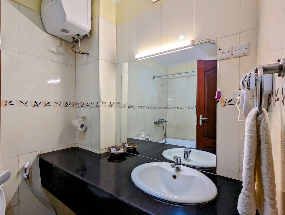 Mvuli Hotel 63/64