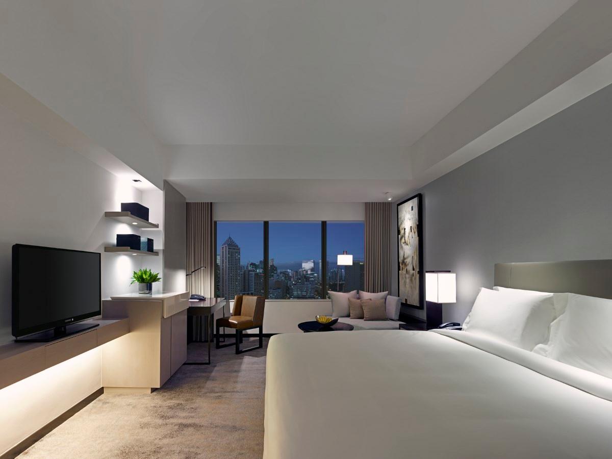 DELUXE, KING BED