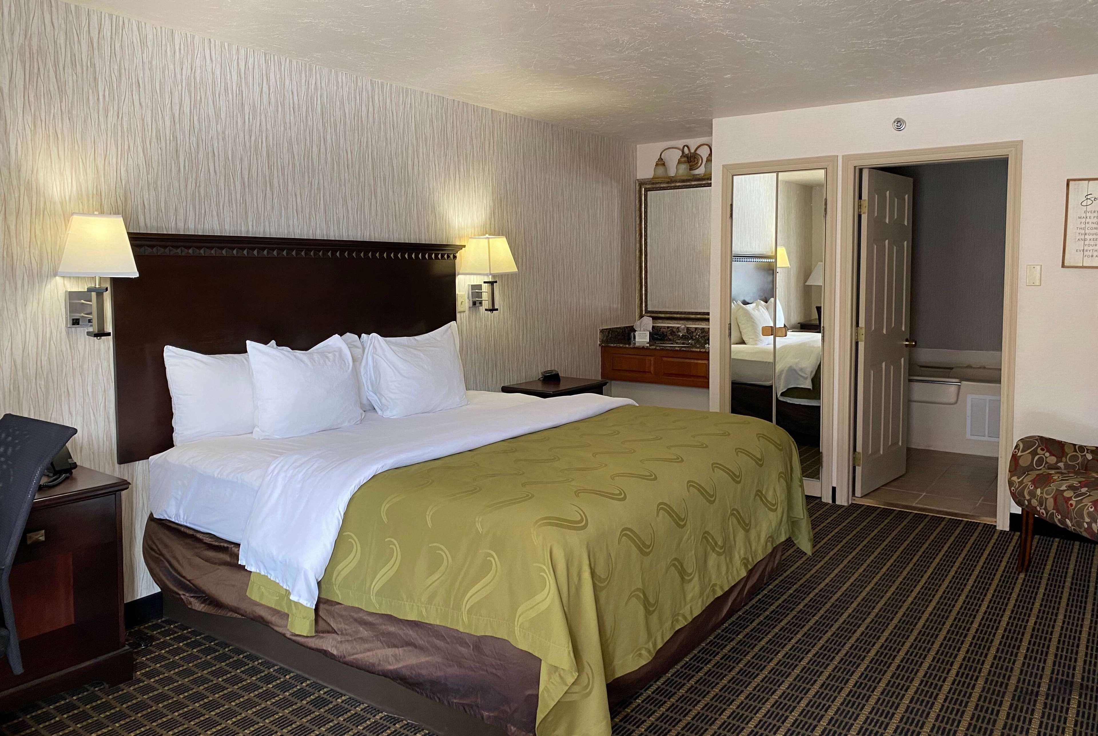 Suite, King Bed