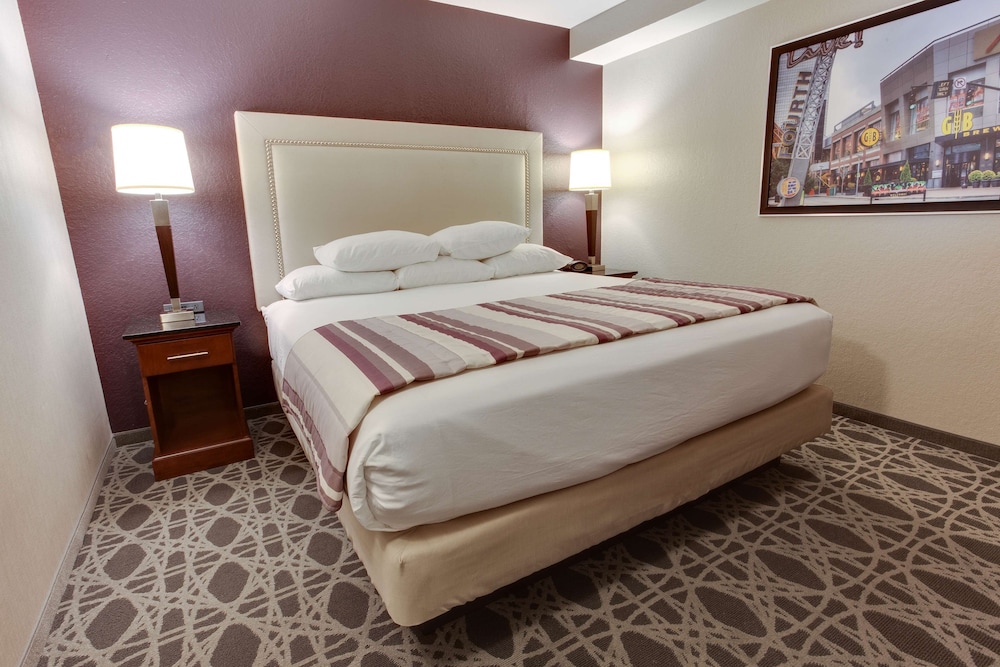 2 Rooms, Suite, King Bed, Sofa, Kitchen, Drury Inn and Suites Louisville East 2/4