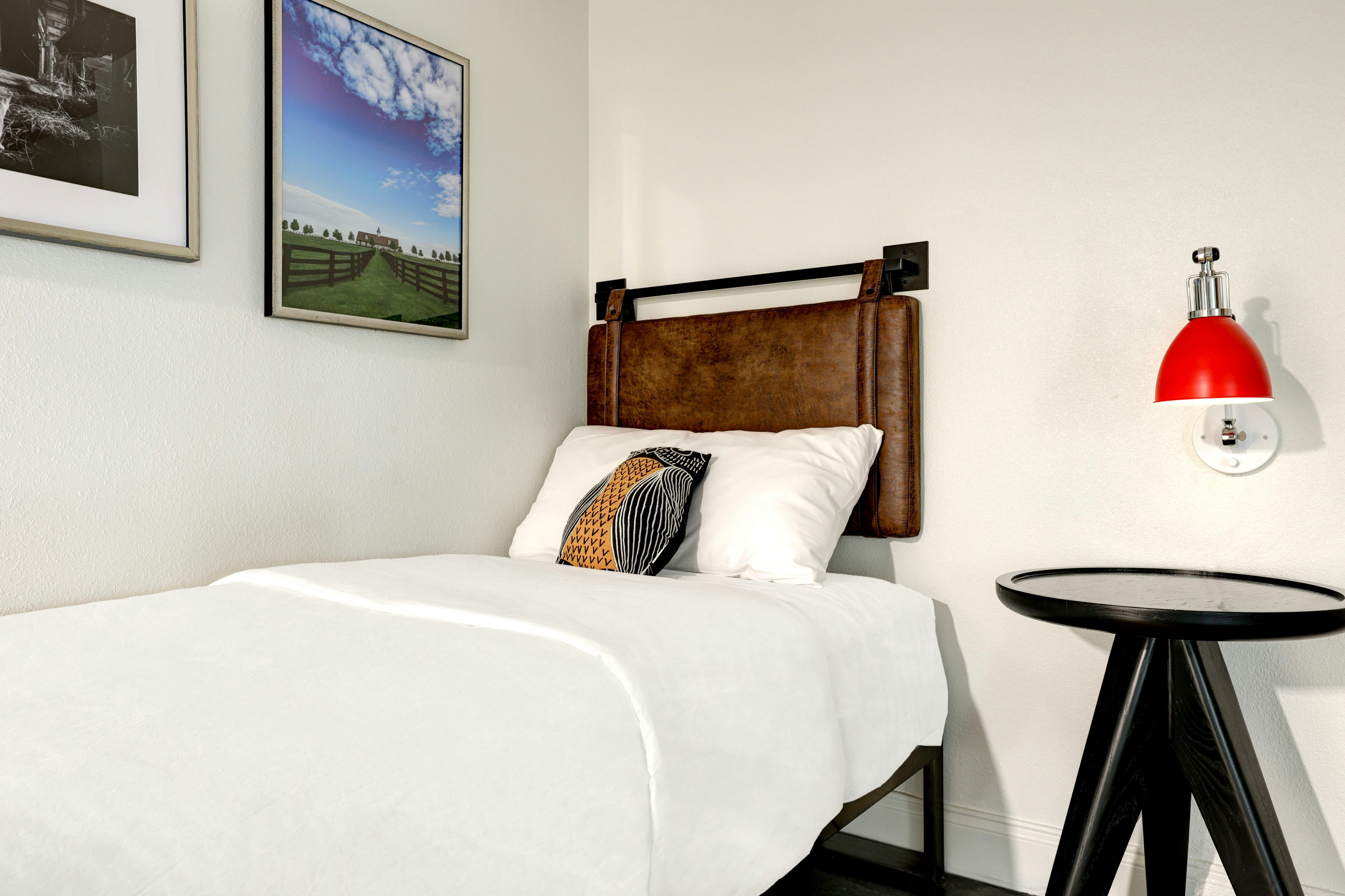 Elwood Hotel and Suites 12/28