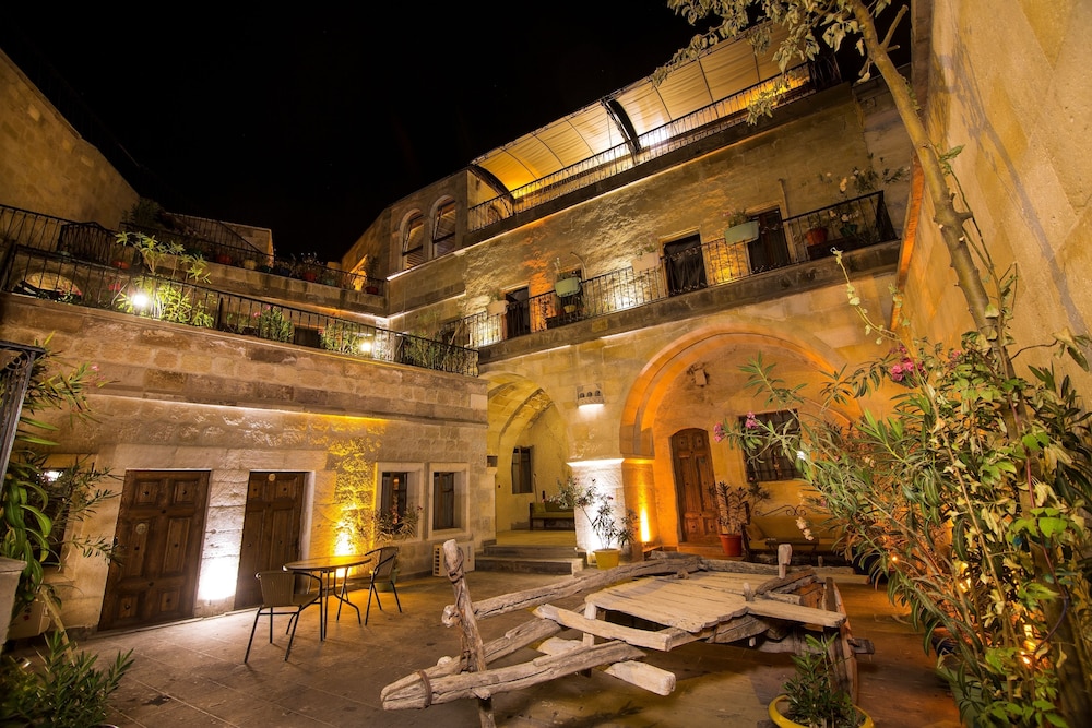 Elegance Cave Suites 6/47