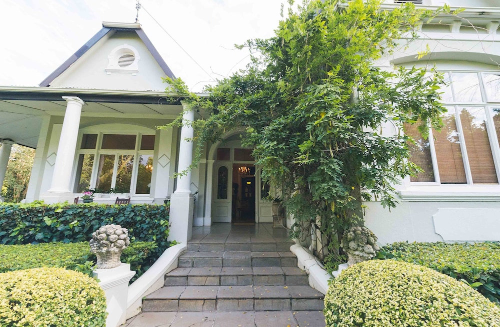 Osborne House - Guest House 68/72