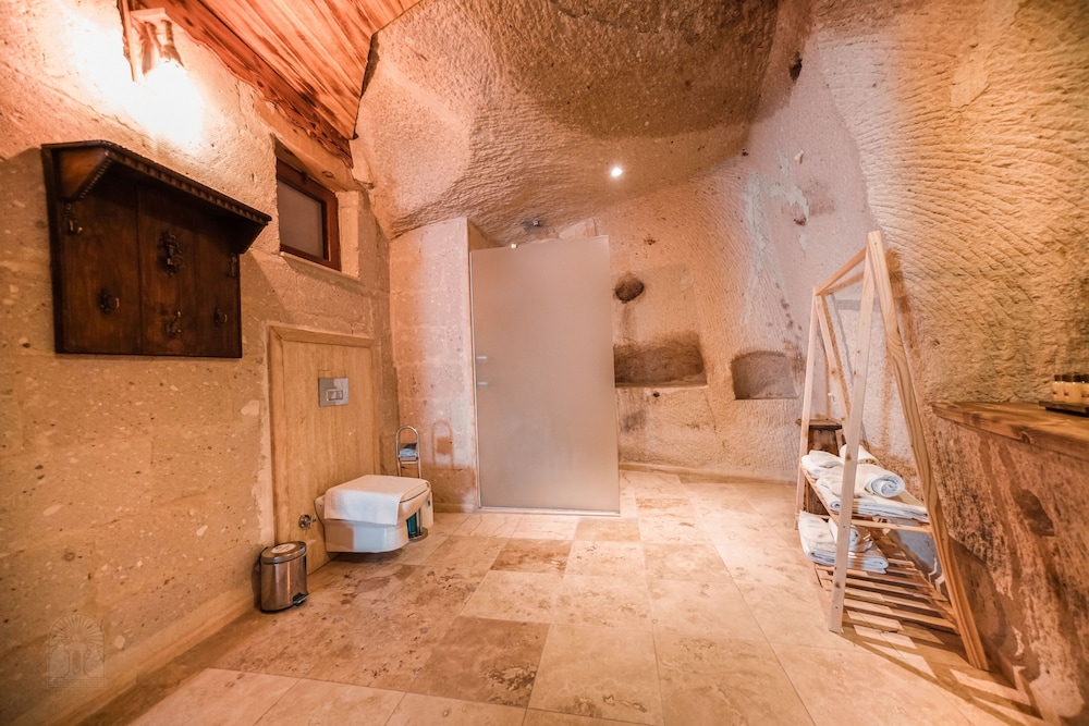 Zeus Cave Suites 19/50