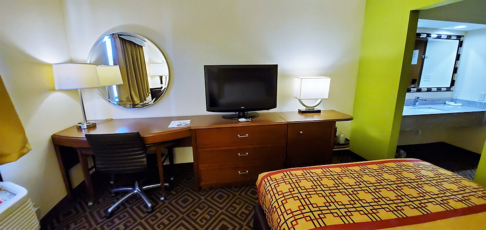 Travel Inn & Suites 35/50