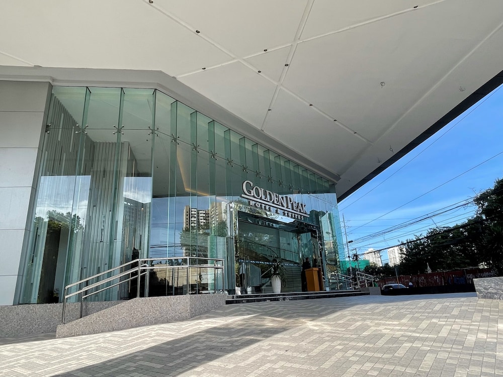 Golden Peak Hotel and Suites powered by Cocotel 56/63