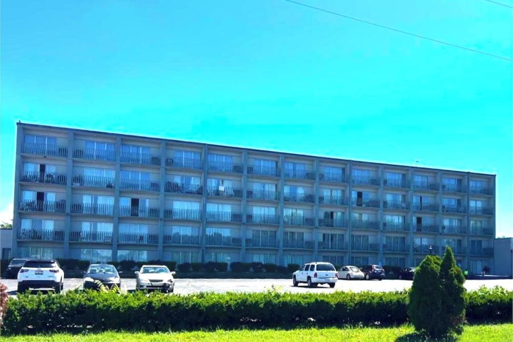 Twin City Inn & Suites Benton Harbor - St. Joseph 1/47
