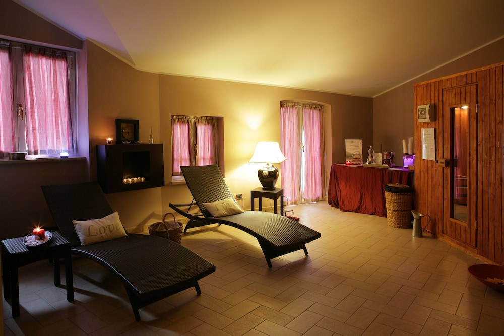 Hotel Valentino 34/50