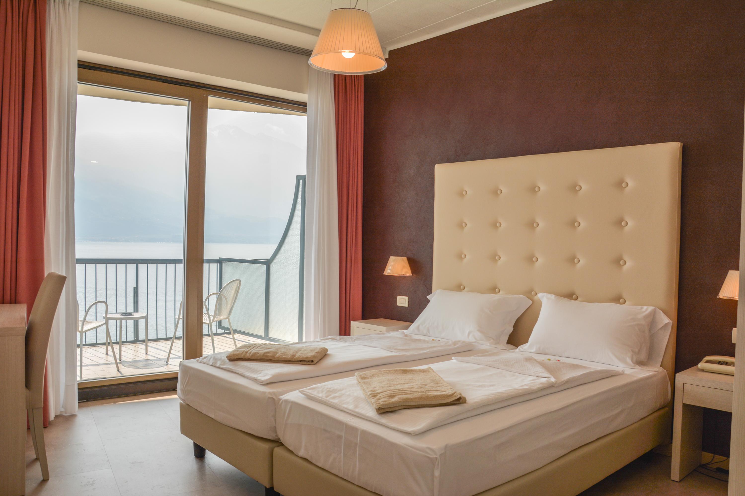 Standard, Double Bed, Lake View, Balcony or Terrace