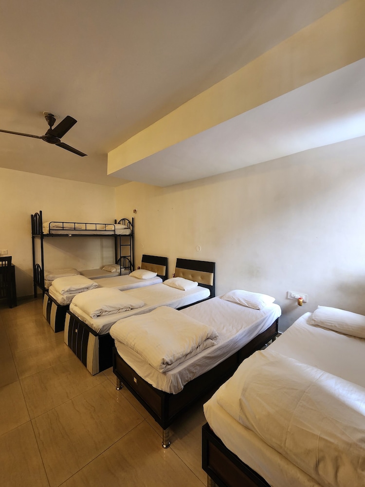 All Seasons Guest House 15/43