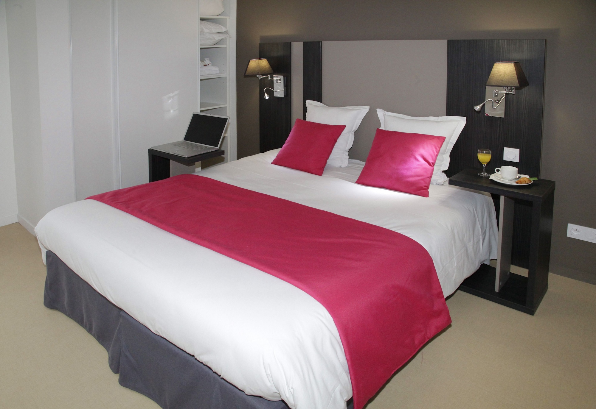 1 BEDROOM, APARTMENT