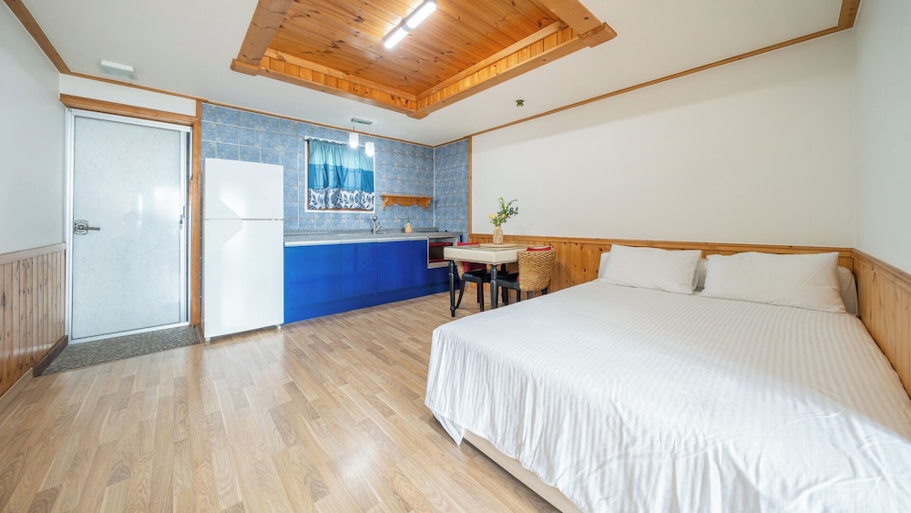 Geoje Gaonara Pension 12/50