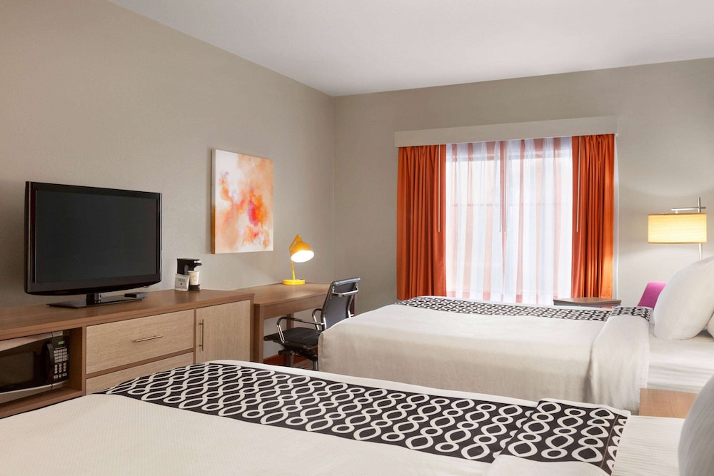 La Quinta Inn And Suites by Wyndham Lackawanna 10/39
