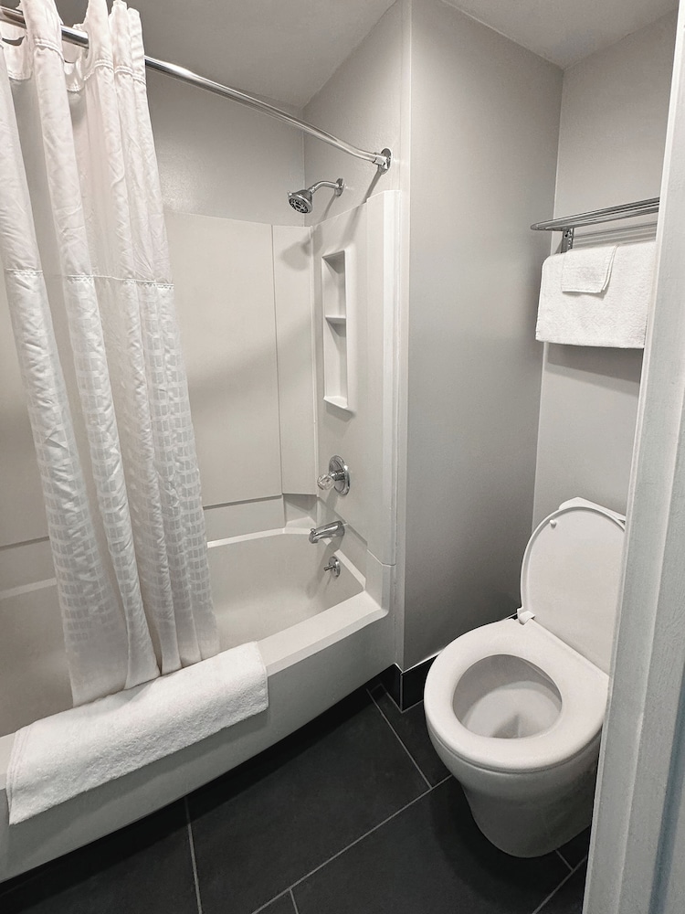 1734 West Hotel 29/32