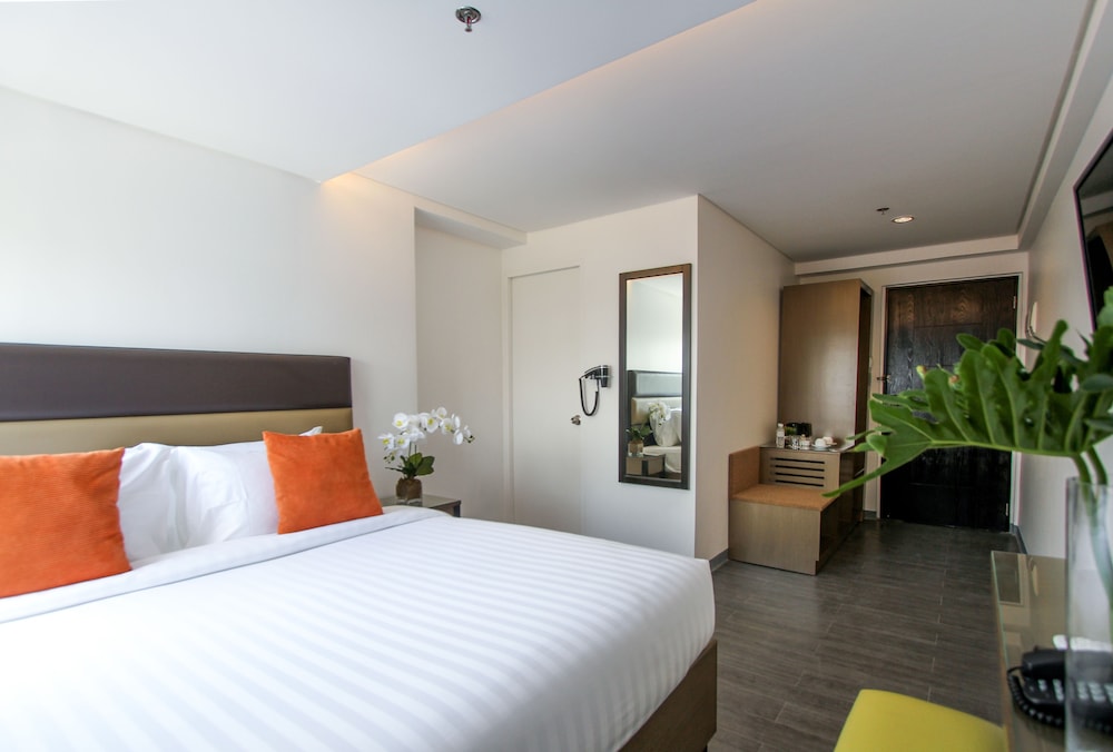 Privato Makati 11/41