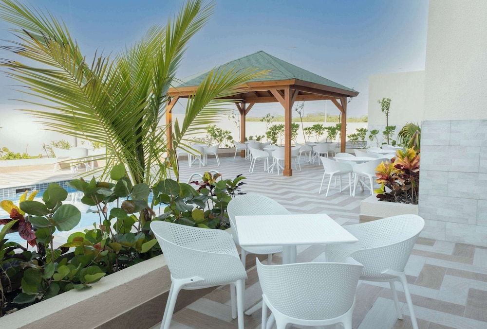 Super 8 by Wyndham Manzanillo 33/50