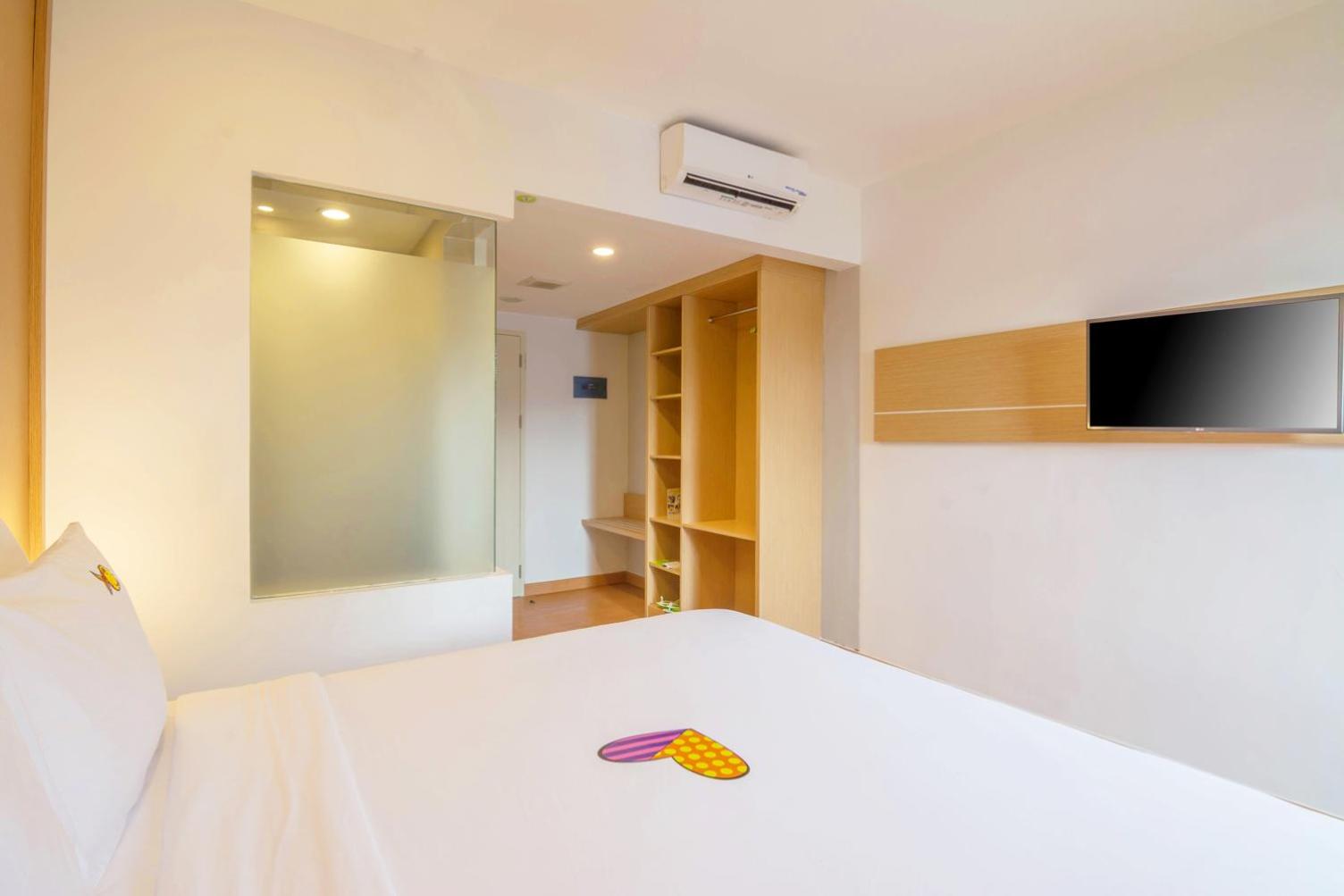 Max Happiness, King Bed, MaxOneHotels.com at Resort Makassar 4/8