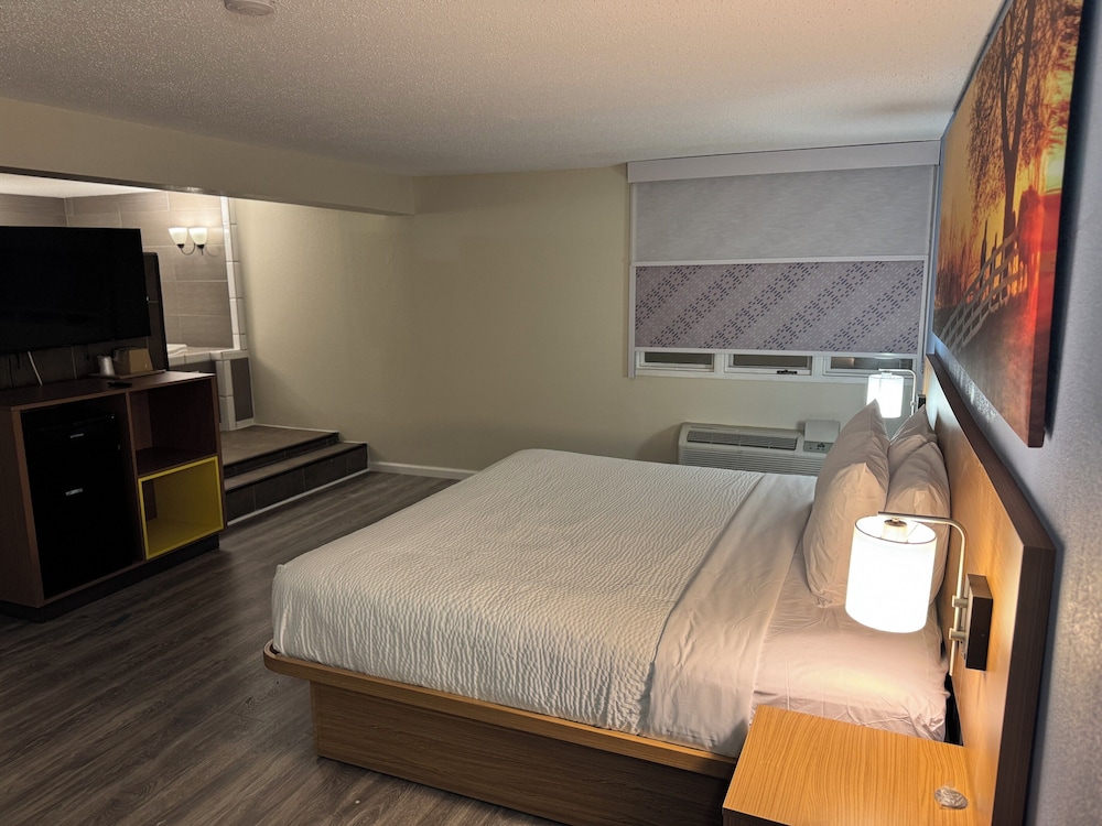 Days Inn & Suites by Wyndham Festus 13/60